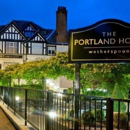 The Portland Hotel Wetherspoon 체스터필드 외부 사진