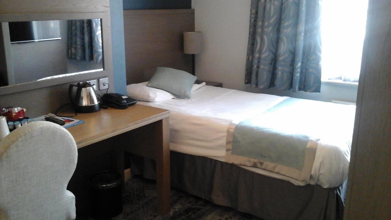 The Portland Hotel Wetherspoon 체스터필드 외부 사진